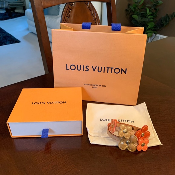 Louis Vuitton Jewelry - LOUIS VUITTON
Flower Lexington Bracelet/ Choker Necklace